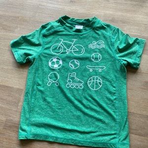 Hanna Anderson boys size 110 or 5 green athletic shirt. Like new.